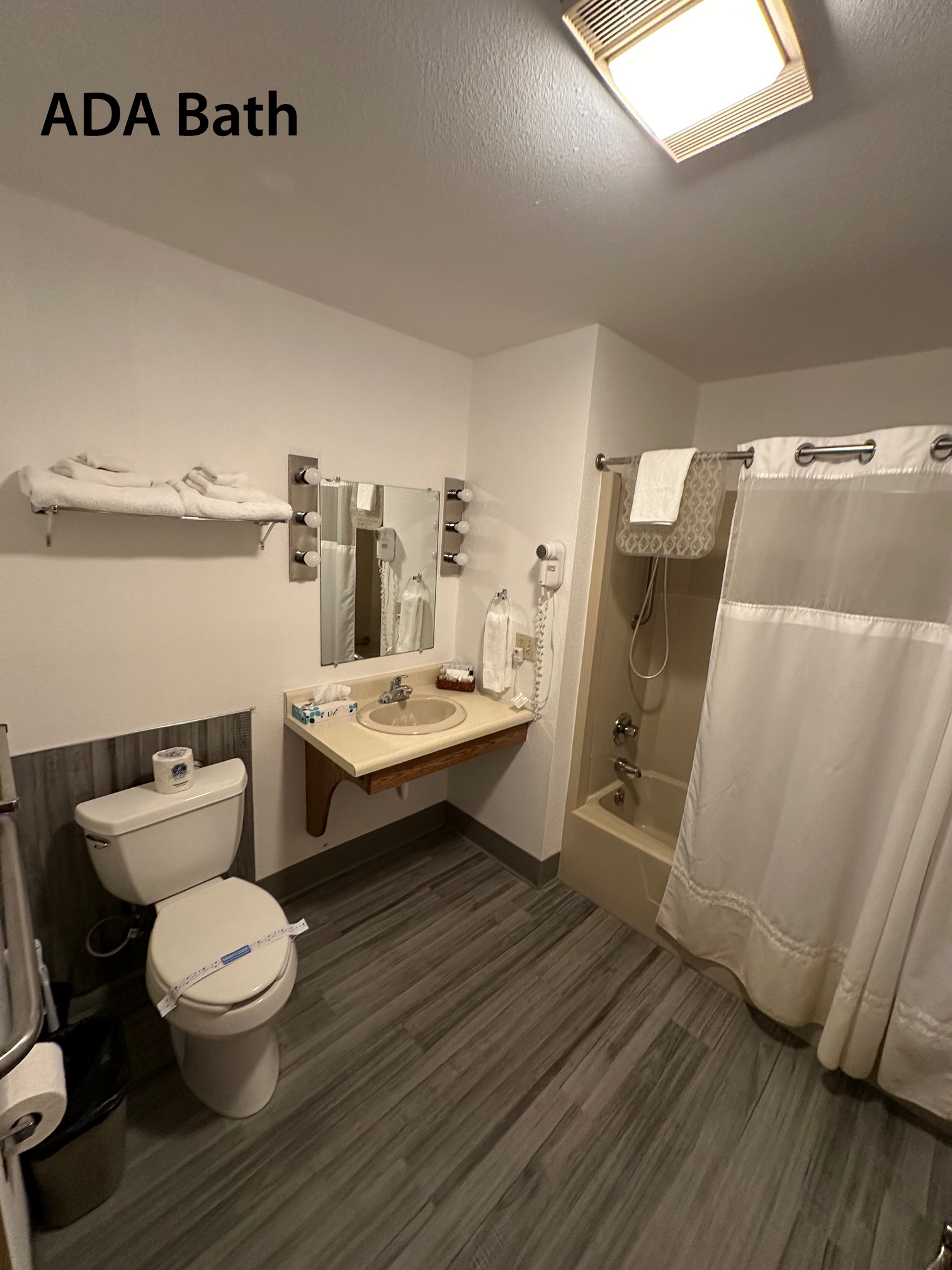 Nordic Lodge - Double bathroom ADA